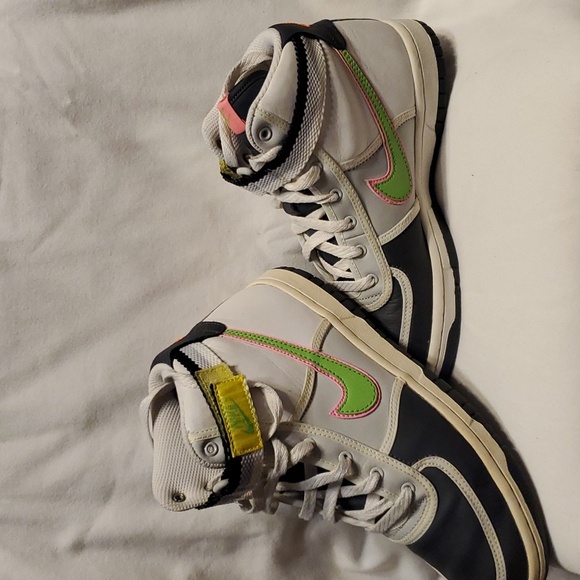 Vandal High(GS) NIKE SHOES W/Original box - Picture 10 of 16